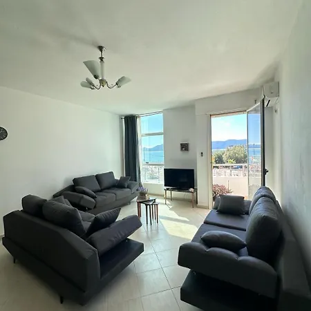 Beachfront Apartment *