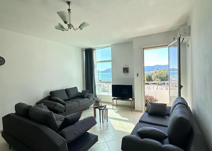 Beachfront Apartment *